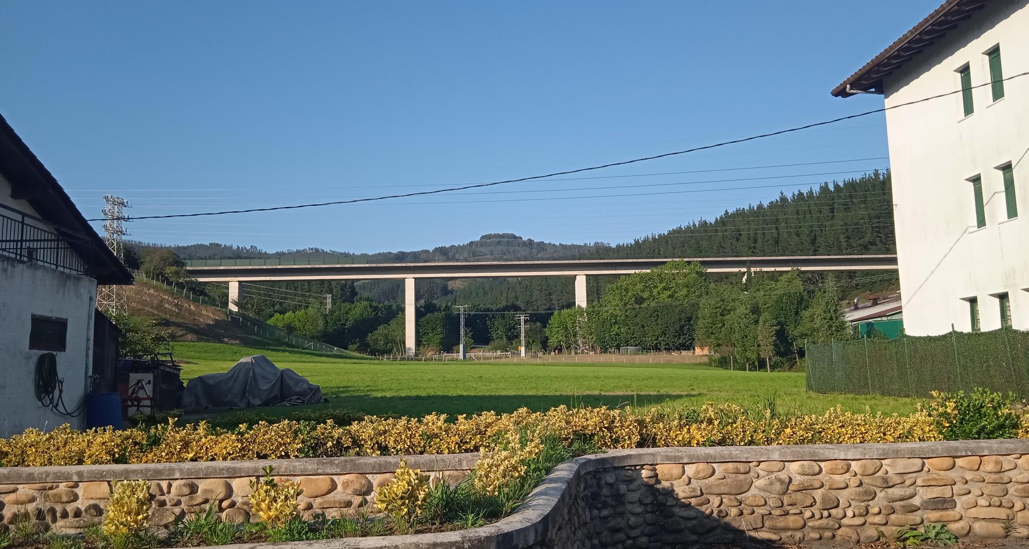 La infraestructura sin uso del TAV, a su paso por Ezkio-Itsaso